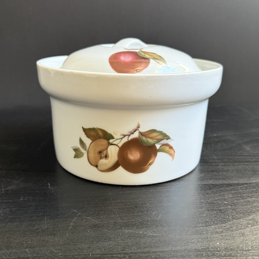 BIA‎ Cordon Bleu Round Lidded Casserole Dish Farmhouse Fruit